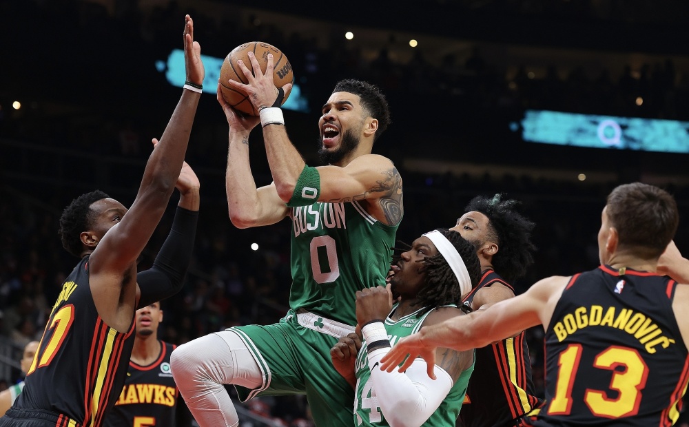  特雷杨50分老鹰险胜凯尔特人  